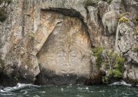 Arte maori talhada em pedra, em Taupo
