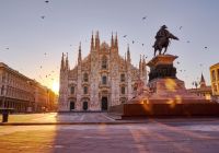 Piazza del Duomo, uma catedral de Milão, Itália