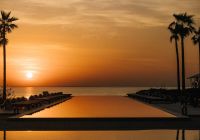 Qatar our habitas ras abrouq piscina vista por do sol