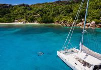 Raffles seychelles casal snorkel catamara