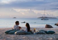 Raffles seychelles casal sundowner