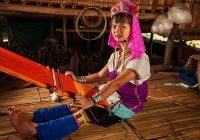 Mulher girafa karen hill tailandia
