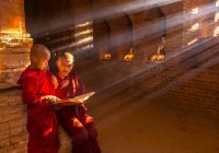 Pequenos monges tailandia