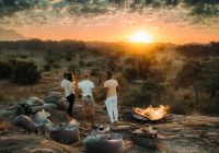 Tanzania nimali mara fogueira pordosol