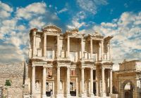 Fachada da antiga livraria Celsius em Ephesus - Turquia.