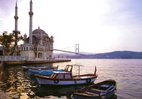 Turquia istambul mesquita ortakoy barcos