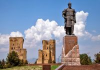 Uzbequistao statue of timur in shahrisabz
