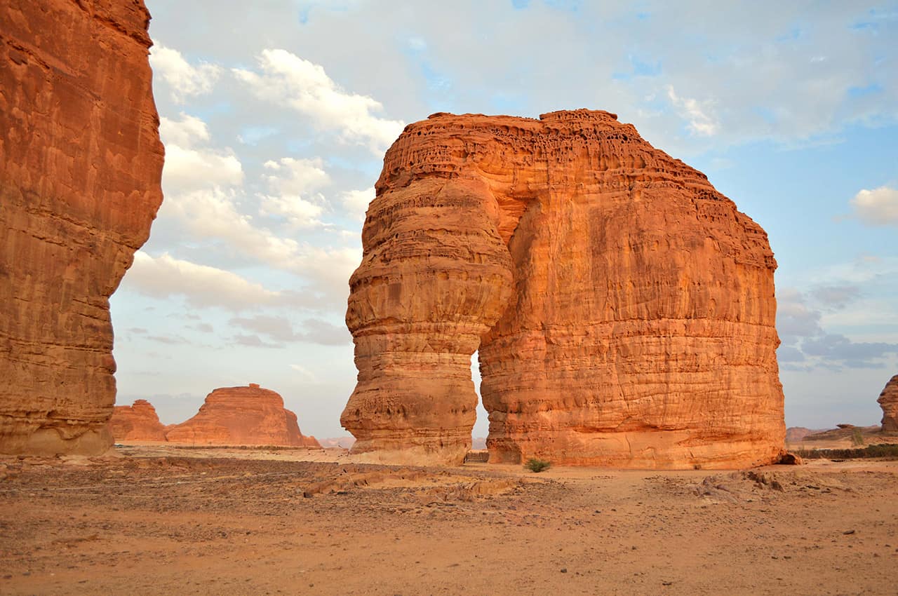 Arabia saudita vista elephant rock alula shutterstock
