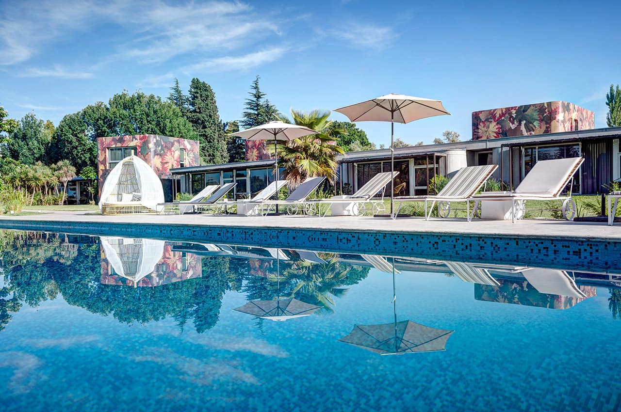 Entre cielos piscina