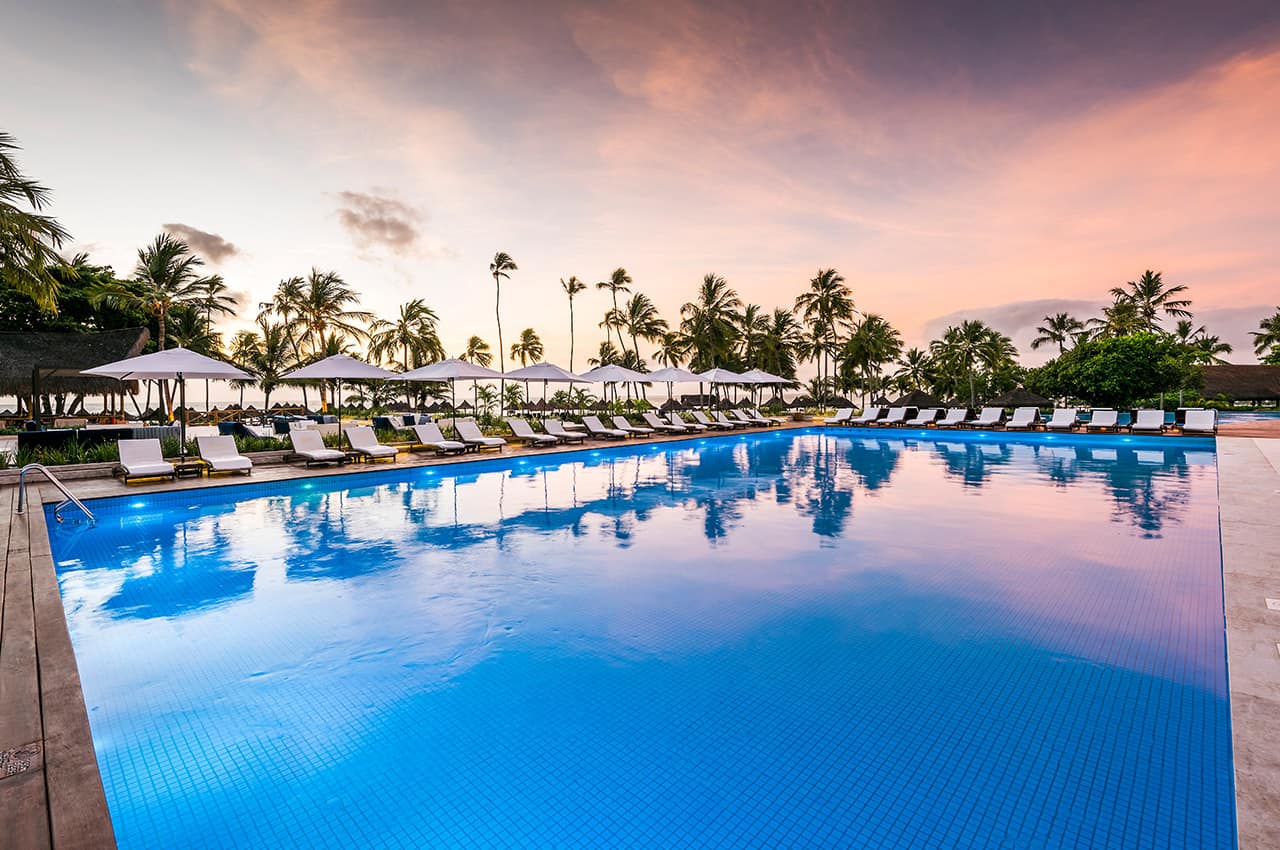 Tivoli praia do forte piscina entardecer