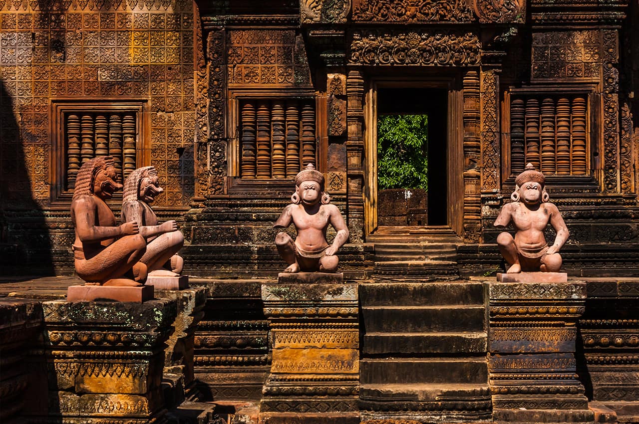 Camboja siemreap banteaysrei templo estatuas