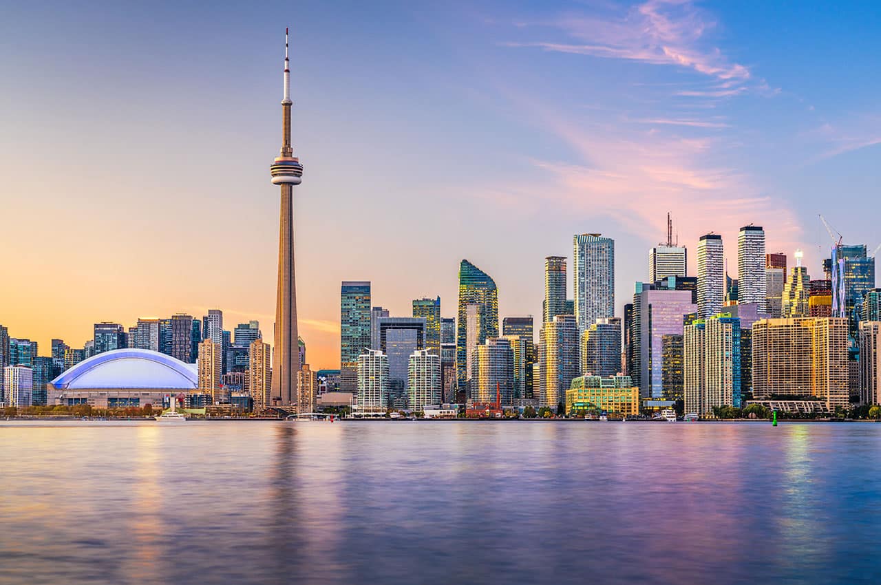 Toronto ontario canada paisagem urbana no lago huron ao anoitecer