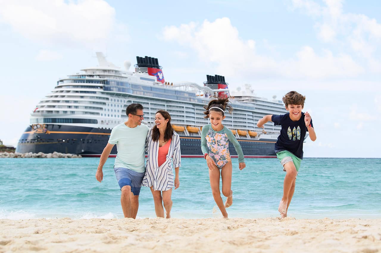 Disney cruise line disney castaway cay bahamas familia na praia