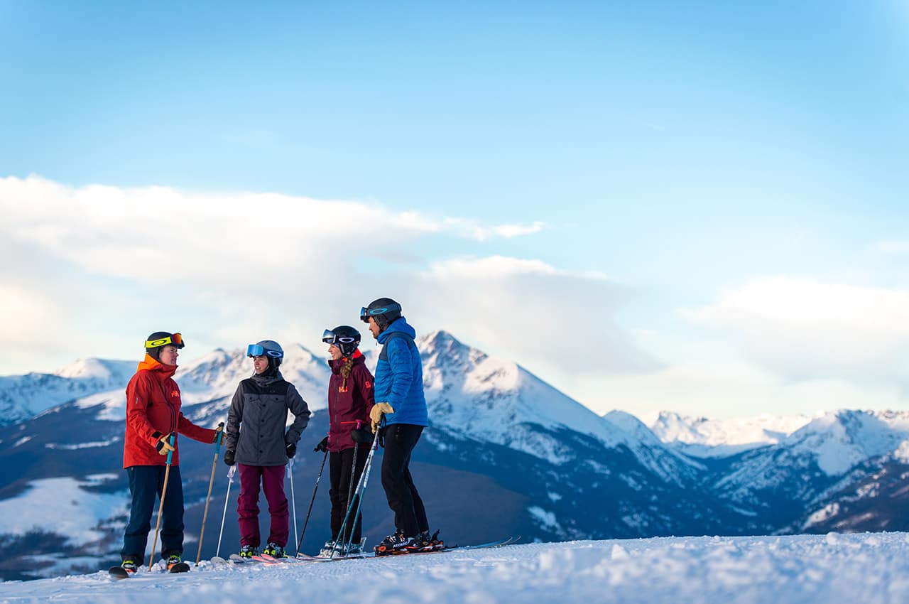 Estados unidos vail resorts vail esquiadores montanha