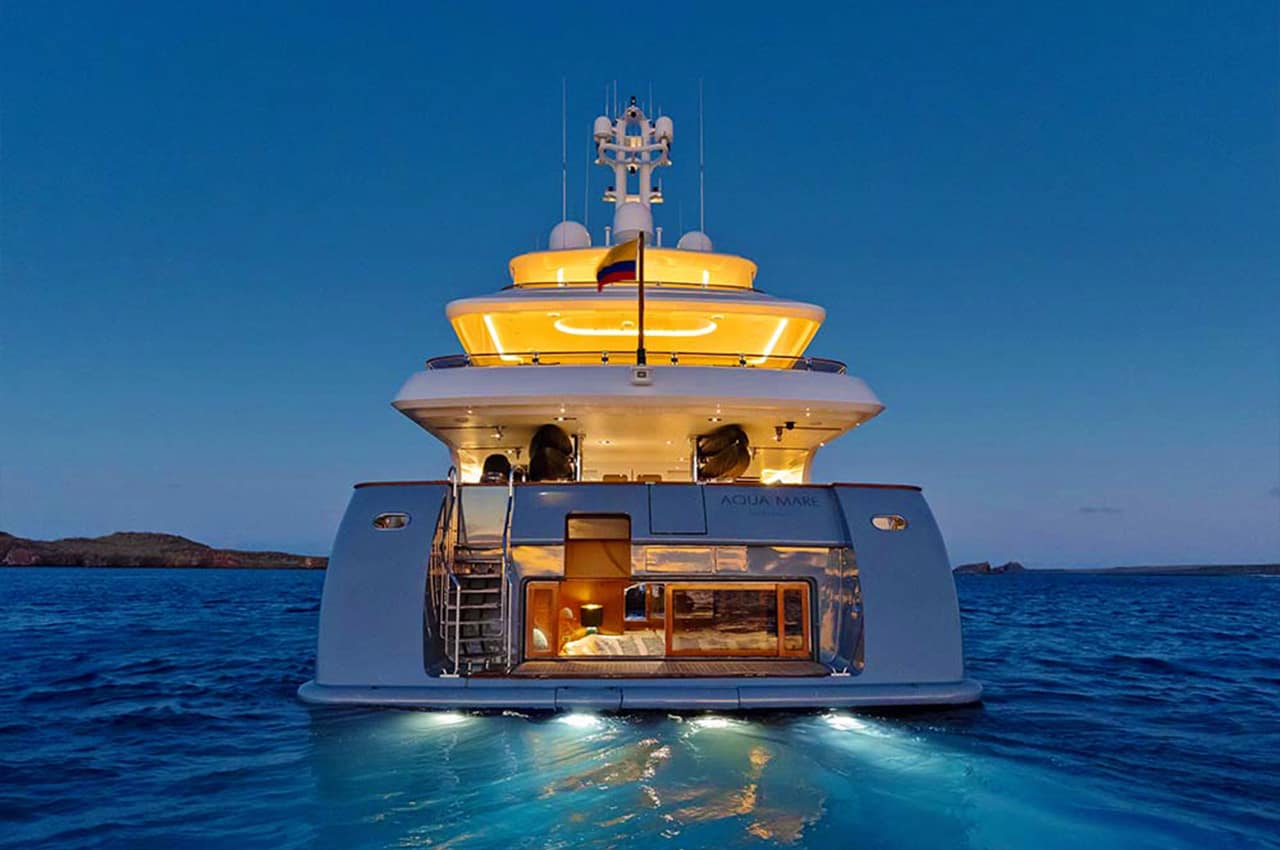 Iate aquaexpeditions galapagos aquamare deck