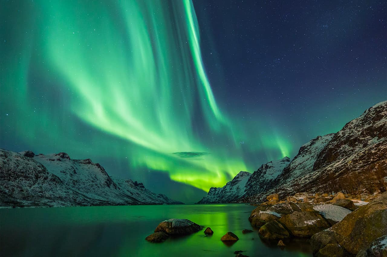 Islandia montanhas aurora boreal
