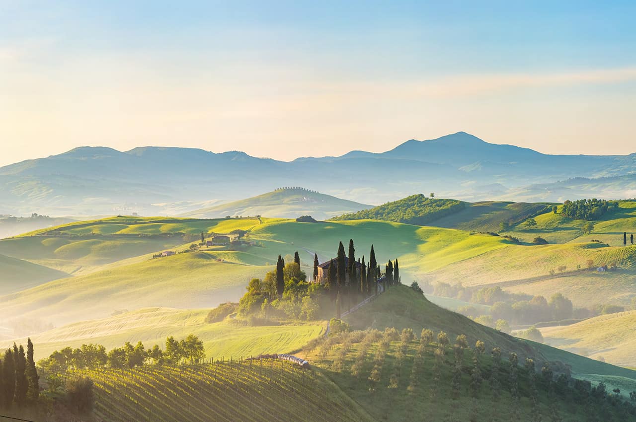 Shutterstock italia toscana paisagem com neblina