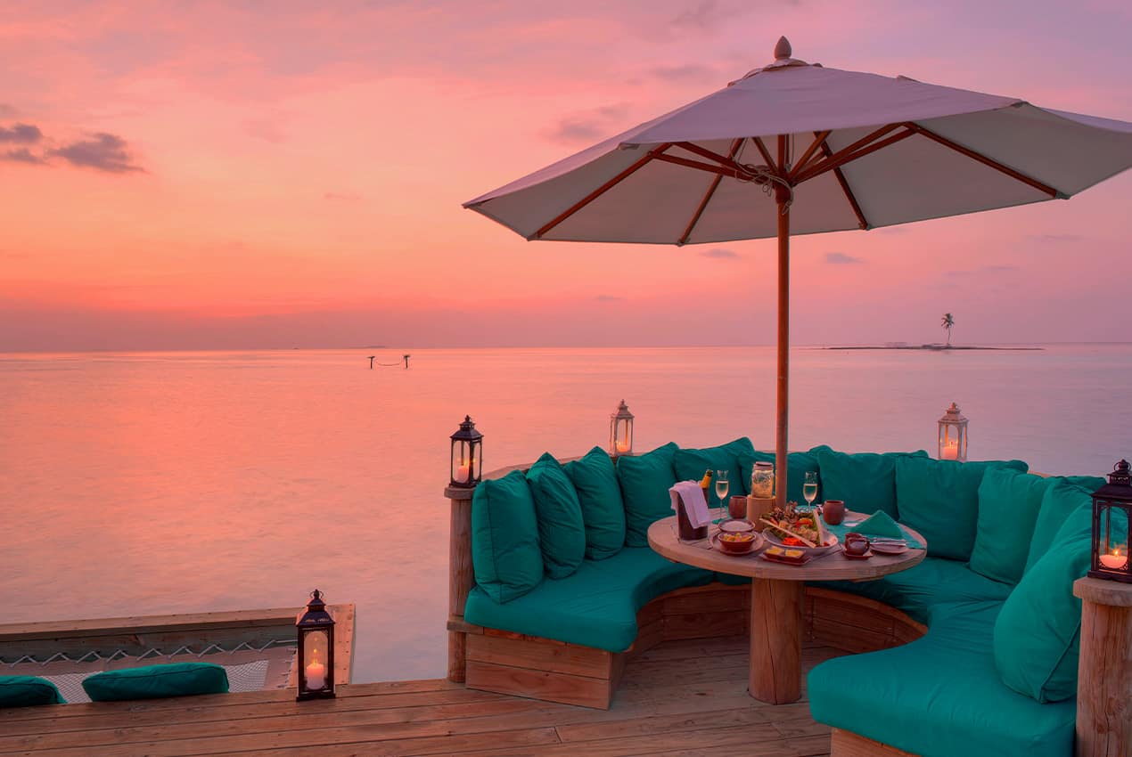 Over water bar gili lankanfushi maldives