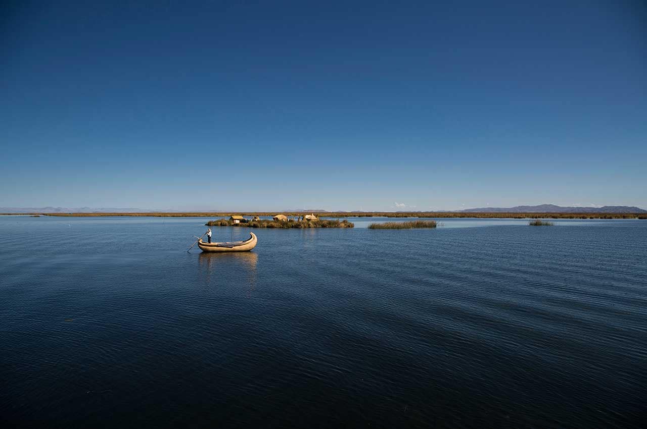 Canoa no Lago Titicaca, Peru
