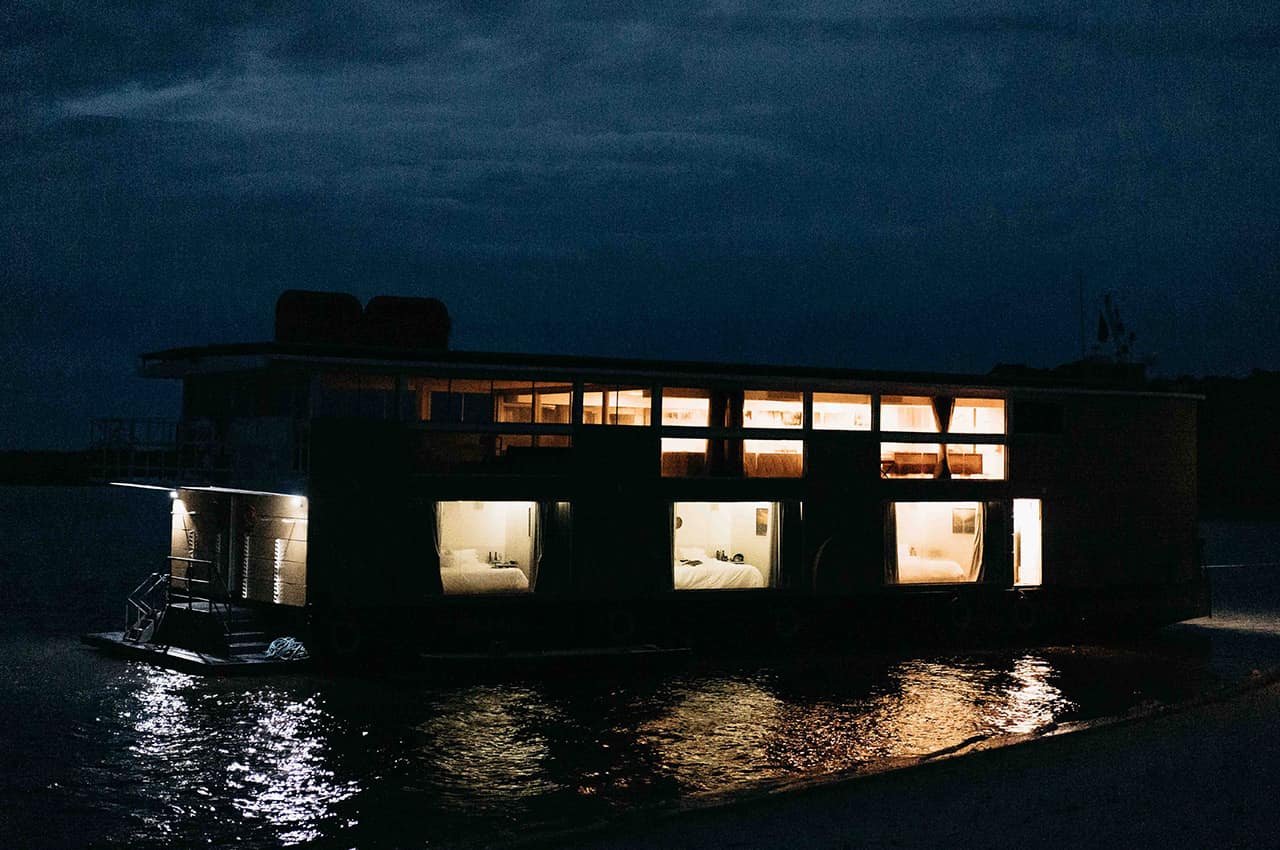 Untamed amazon barco noite