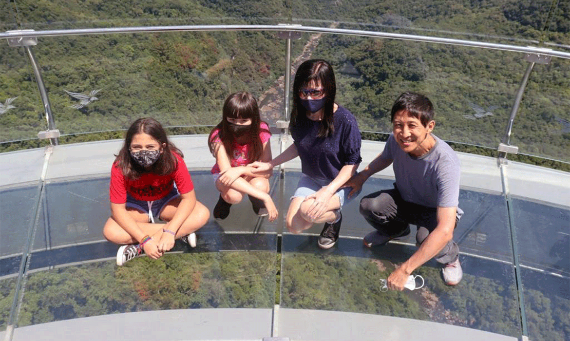 Skyglass-em-gramado