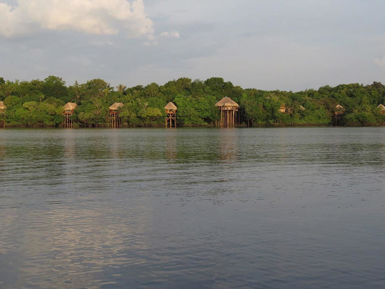 Juma lodge vista externa bangalos com vista rio