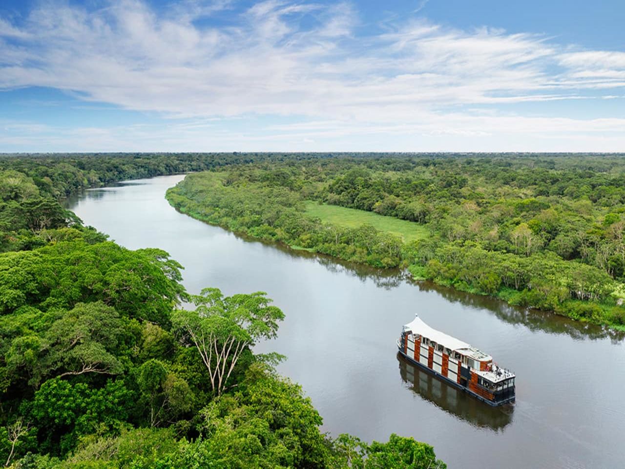 Aqua expeditions ariaamazon navio no rio