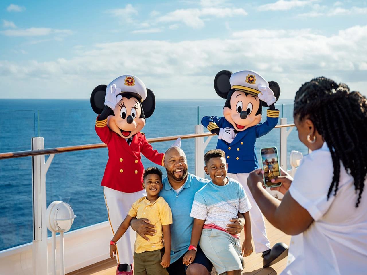 Disney cruise line disney wish familia foto
