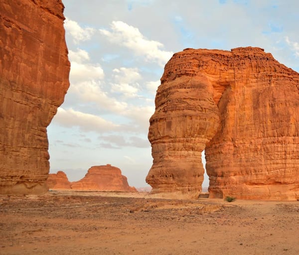 Arabia saudita vista elephant rock alula shutterstock