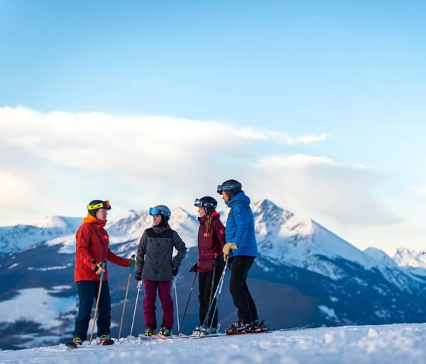Estados unidos vail resorts vail esquiadores montanha