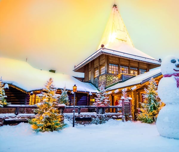 Finlandia rovaniemi boneco neve luz natal