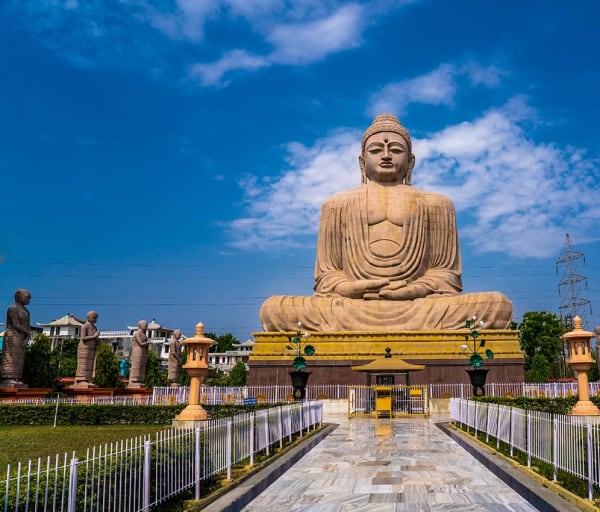 Shutterstock india bodhgaya bihar great buddha statue mahabodhi temple complex