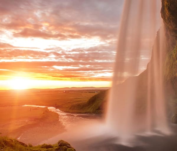 Cachoeira Seljalandsfoss - Sol da meia noite