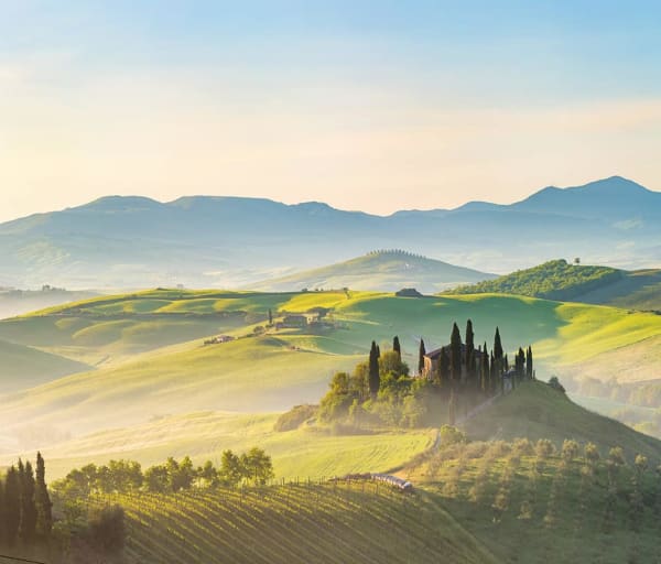Shutterstock italia toscana paisagem com neblina