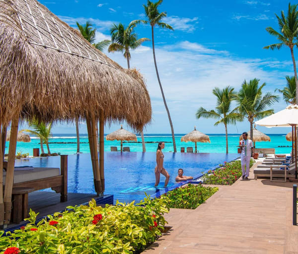Emerald maldives beach club piscina