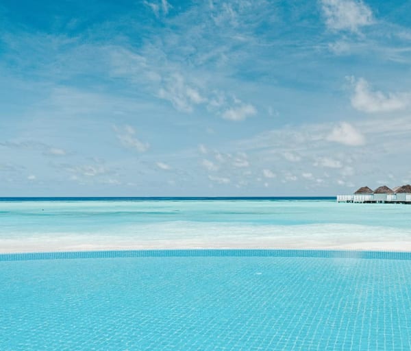 Nova maldives piscina