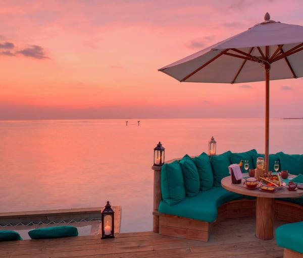 Over water bar gili lankanfushi maldives