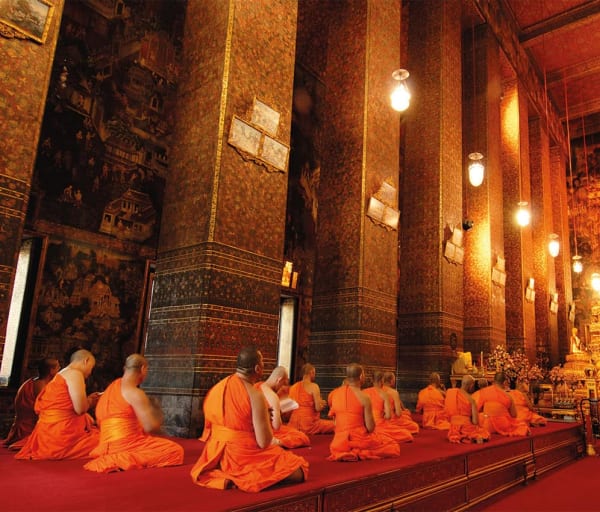 Monges wat pho temple bangkok
