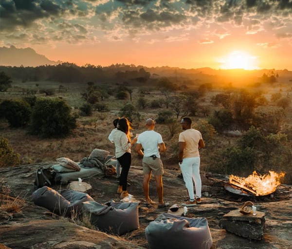 Tanzania nimali mara fogueira pordosol