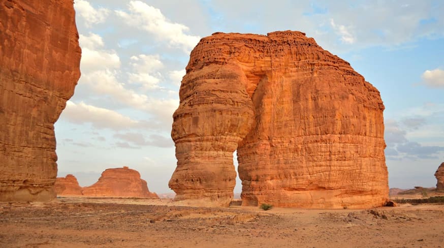 Arabia saudita vista elephant rock alula shutterstock