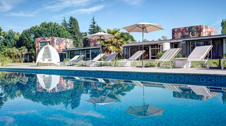 Entre cielos piscina