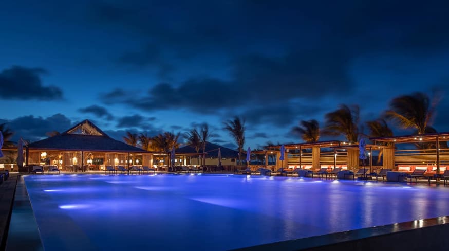 Ceara jaguarindia village piscina noite