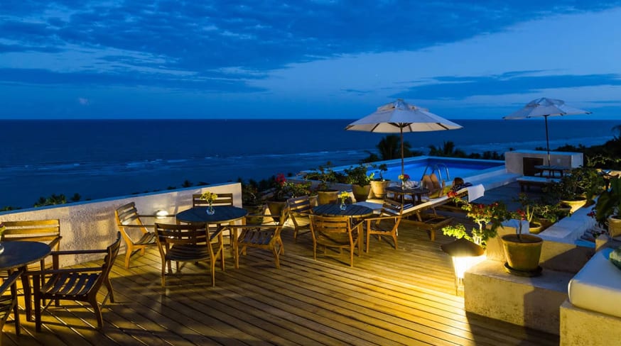 Maitei hotel arraial d ajuda piscina deck
