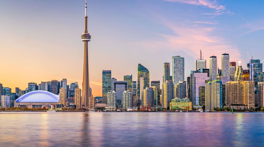 Toronto ontario canada paisagem urbana no lago huron ao anoitecer