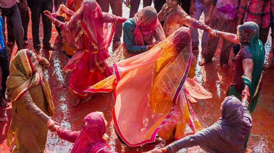 Festival das cores na India danca