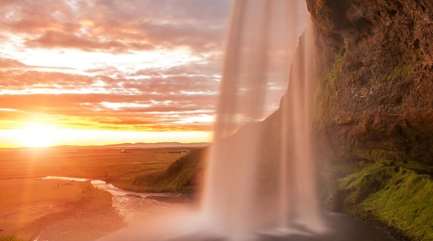 Cachoeira Seljalandsfoss - Sol da meia noite