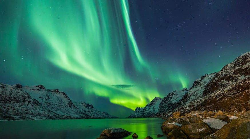 Islandia montanhas aurora boreal