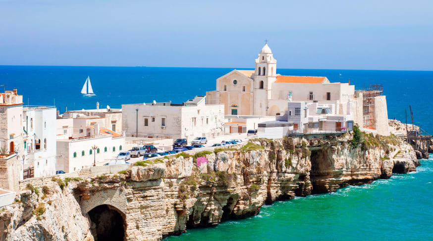 Puglia, Itália - Vista de Vieste Itália