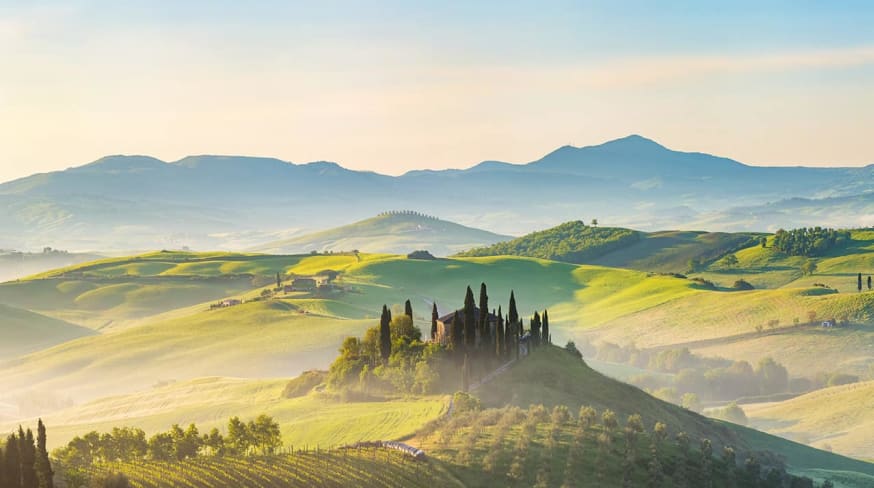 Shutterstock italia toscana paisagem com neblina