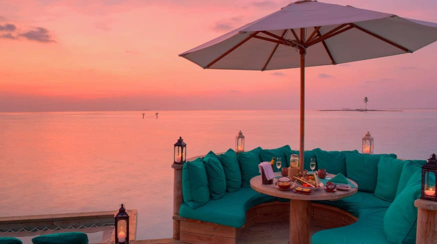 Over water bar gili lankanfushi maldives